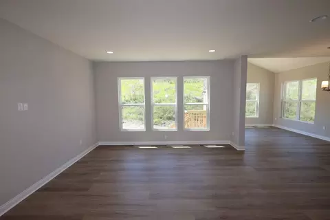 Living - 5775 Irwin Dr, Cincinnati, OH 45248 photo 3 of 8