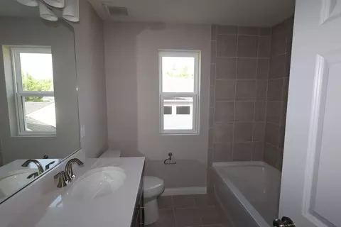 Bath - 5775 Irwin Dr, Cincinnati, OH 45248 photo 8 of 8
