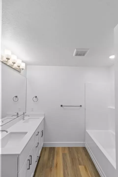 Bath - 1069 E Malibu Ln, Washington, UT 84780 photo 3 of 3