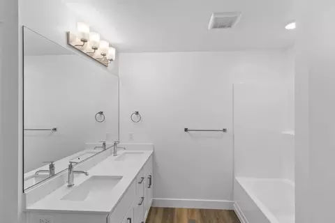 Bath - 1069 E Malibu Ln, Washington, UT 84780 photo 2 of 3