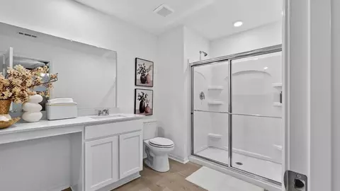 Bath - 1633 Rambling Brook Dr, Benton, AR 72015 photo 1 of 2