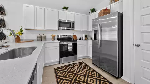 Kitchen - 1633 Rambling Brook Dr, Benton, AR 72015 photo 3 of 5