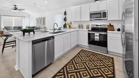 Kitchen - 1633 Rambling Brook Dr, Benton, AR 72015 photo 2 of 5