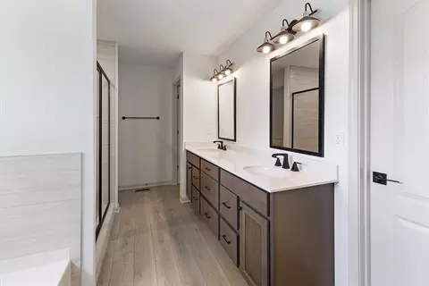 Bath - 178 Farmstead Blvd, Springboro, OH 45066 photo 1 of 5