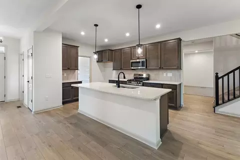 Kitchen - 178 Farmstead Blvd, Springboro, OH 45066 photo 2 of 6