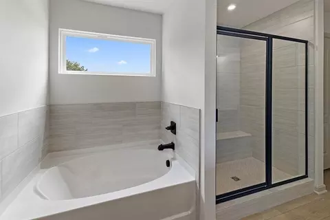 Bath - 178 Farmstead Blvd, Springboro, OH 45066 photo 2 of 5