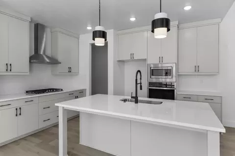 Kitchen - 200 S 1000 E, Smithfield, UT 84335 photo 2 of 3
