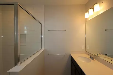 Bath - 1385 Hyde St, Saint Cloud, FL 34771 photo 4 of 6