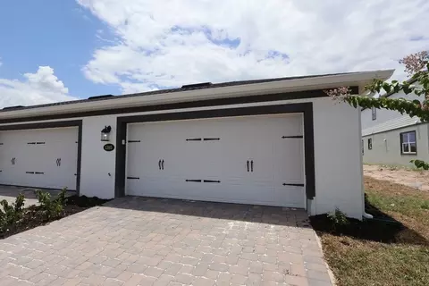 Exterior - 1385 Hyde St, Saint Cloud, FL 34771 photo 6 of 13