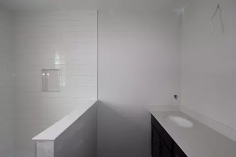 Bath - 1385 Hyde St, Saint Cloud, FL 34771 photo 1 of 2