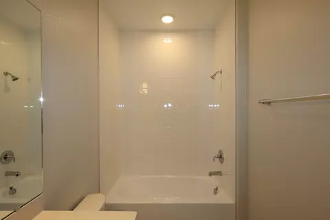 Bath - 1385 Hyde St, Saint Cloud, FL 34771 photo 6 of 6