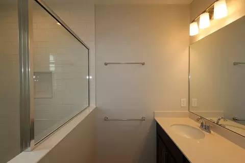 Bath - 1385 Hyde St, Saint Cloud, FL 34771 photo 2 of 6