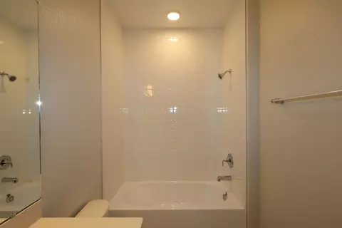 Bath - 1385 Hyde St, Saint Cloud, FL 34771 photo 5 of 6