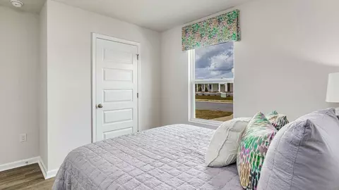 Bedroom - 6573 Firefly Dr, Milton, FL 32583 photo 3 of 8