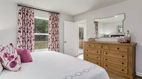 Bedroom - 6573 Firefly Dr, Milton, FL 32583 photo 8 of 10