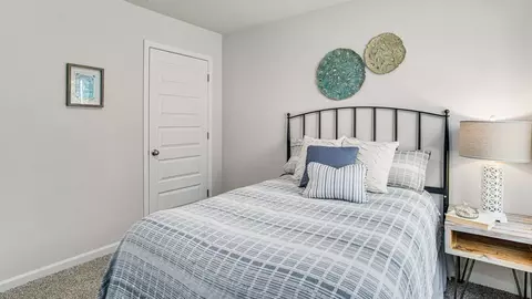 Bedroom - 6573 Firefly Dr, Milton, FL 32583 photo 7 of 10