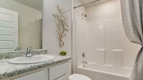 Bath - 6573 Firefly Dr, Milton, FL 32583 photo 4 of 4
