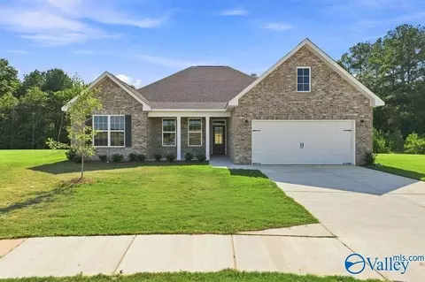 909 Ronnie Dr, Hartselle, AL 35640