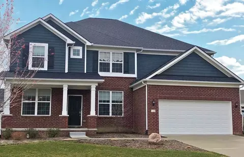 22572 Pondview Dr, Macomb, MI 48042
