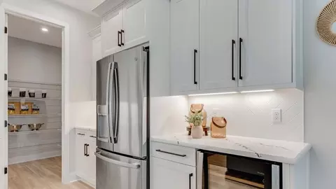 Kitchen - 5035 Shade Forest Dr, Parrish, FL 34219 photo 5 of 9