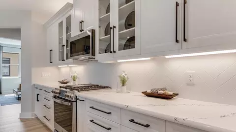 Kitchen - 5035 Shade Forest Dr, Parrish, FL 34219 photo 4 of 9