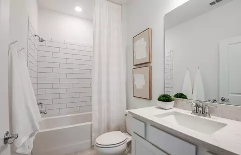 Bath - 616 Cotella Cv, Bradenton, FL 34212 photo 3 of 3