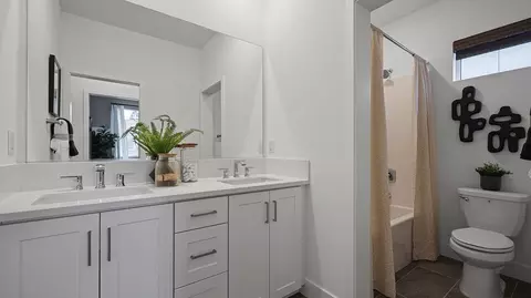 Bath - 1716 Grape St, Fullerton, CA 92835 photo 3 of 4