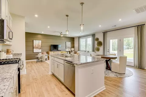 Kitchen - 214 Engineer Ln, Irmo, SC 29063 photo 2 of 4