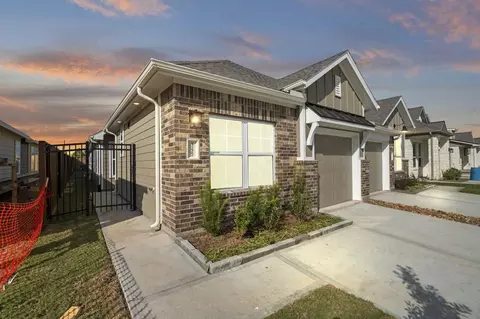 5227 Celestial Ct, Iowa Colony, TX 77583