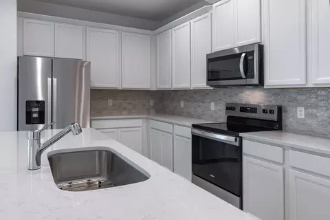 Kitchen - 2011 Town Pasture Dr, Eustis, FL 32726 photo 2 of 4