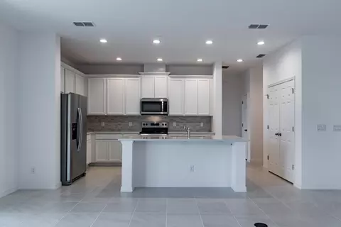 Kitchen - 2011 Town Pasture Dr, Eustis, FL 32726 photo 1 of 4