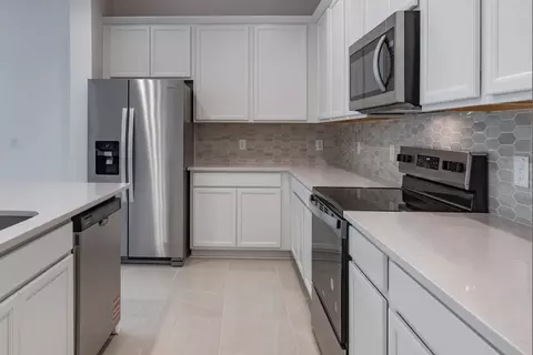 Kitchen - 2011 Town Pasture Dr, Eustis, FL 32726 photo 3 of 4