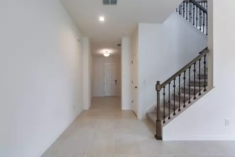 Entry Way - 2011 Town Pasture Dr, Eustis, FL 32726 photo 3 of 4