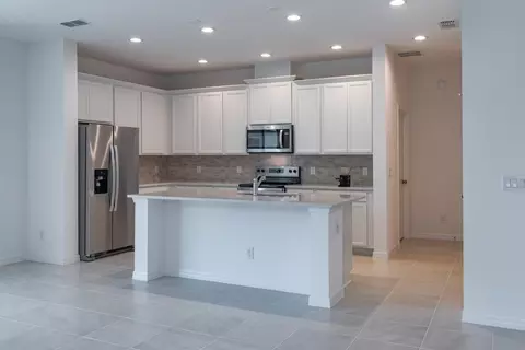 Kitchen - 2011 Town Pasture Dr, Eustis, FL 32726 photo 4 of 4