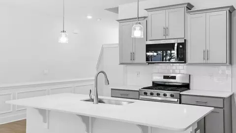 Kitchen - 606 Jules Ln, Moore, SC 29369 photo 2 of 3
