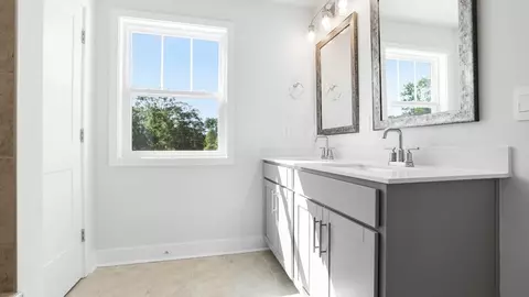 Bath - 606 Jules Ln, Moore, SC 29369 photo 3 of 4