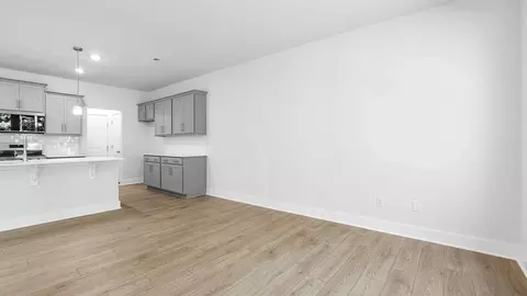 Living - 606 Jules Ln, Moore, SC 29369 photo 2 of 3