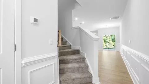 Entry Way - 606 Jules Ln, Moore, SC 29369 photo 4 of 5