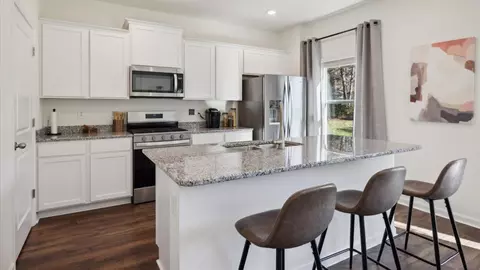 Kitchen - 7410 Irwin Oaks Rd, Corryton, TN 37721 photo 1 of 3