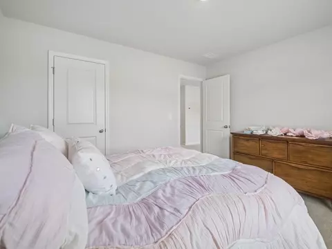 Bedroom - 6737 Warbler Ln, Lula, GA 30554 photo 2 of 8