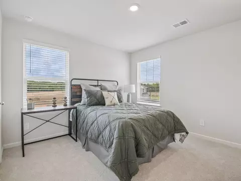 Bedroom - 6737 Warbler Ln, Lula, GA 30554 photo 6 of 8