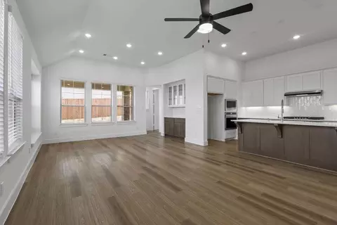 Living - 12990 Soaring Forest Dr, Conroe, TX 77302 photo 2 of 4