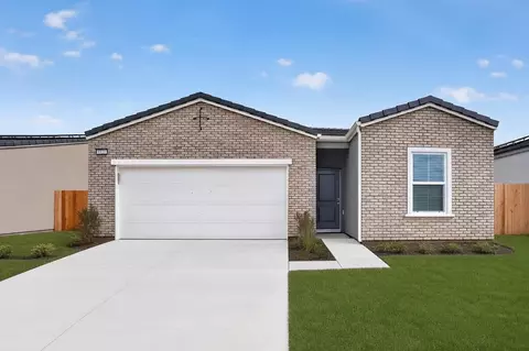 1121 Shasta Way W, Madera, CA 93636