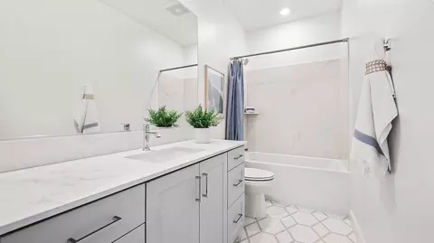 Bath - 10418 Shady Meadow Loop, Lakeside, CA 92040 photo 4 of 5
