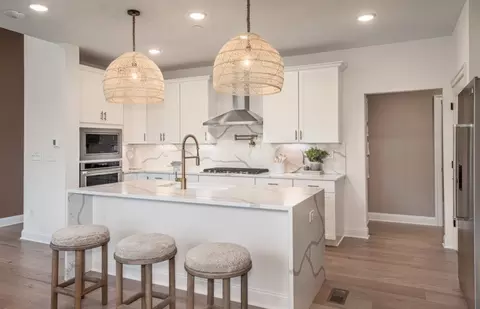 1 Ayers St, Far Hills, NJ 07931