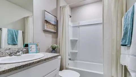 Bath - 218 Crowne Parc Dr, Opelousas, LA 70570 photo 3 of 3