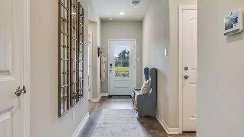 Entry Way - 218 Crowne Parc Dr, Opelousas, LA 70570 photo 4 of 4