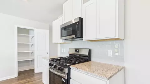 Kitchen - 218 Crowne Parc Dr, Opelousas, LA 70570 photo 4 of 5
