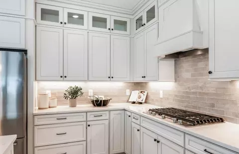 Kitchen - 9943 Johnson Oaks Gln, Parrish, FL 34219 photo 2 of 3