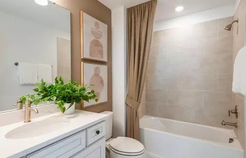 Bath - 9943 Johnson Oaks Gln, Parrish, FL 34219 photo 4 of 4